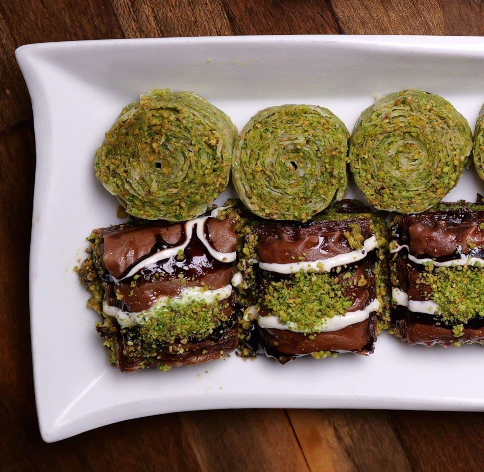 GREEN PISTACHIO SLICES 3pc